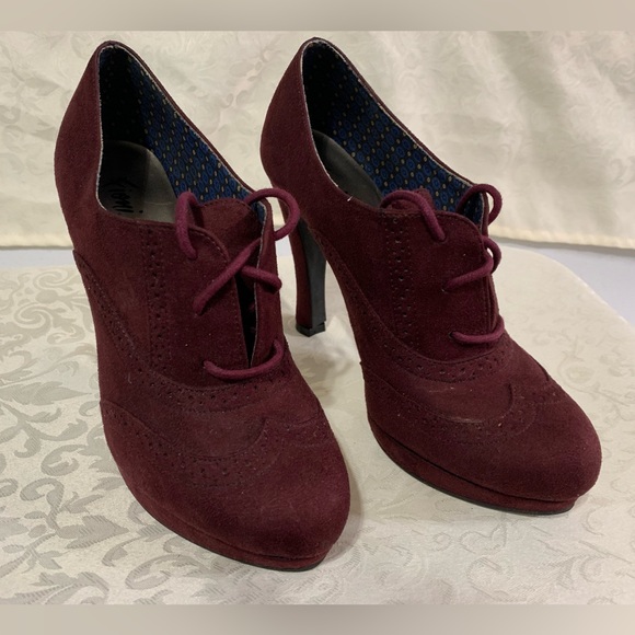 FIONI Clothing Shoes - Fioni, boot heels, burgundy faux, good condition
